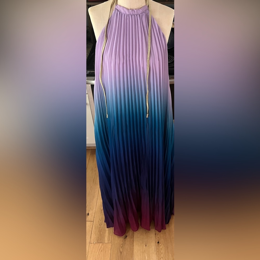 L’ATISTE LARGE Elegant Blue Ombre Pleated Skirt